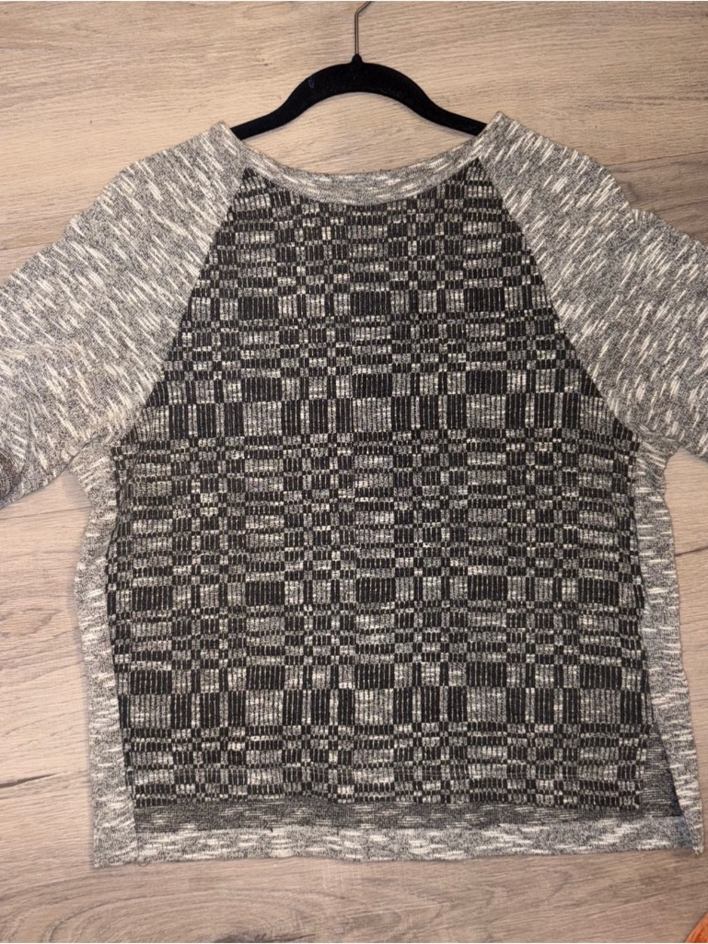 Gray Patterned Raglan Knit Top - Picture 2 of 3